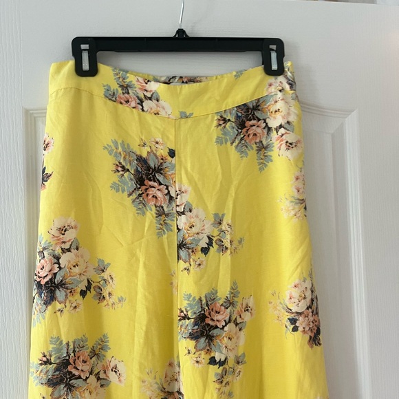 Anthropologie Feather Bone Talese Yellow Floral Cropped Flares Size 4 - Picture 7 of 12